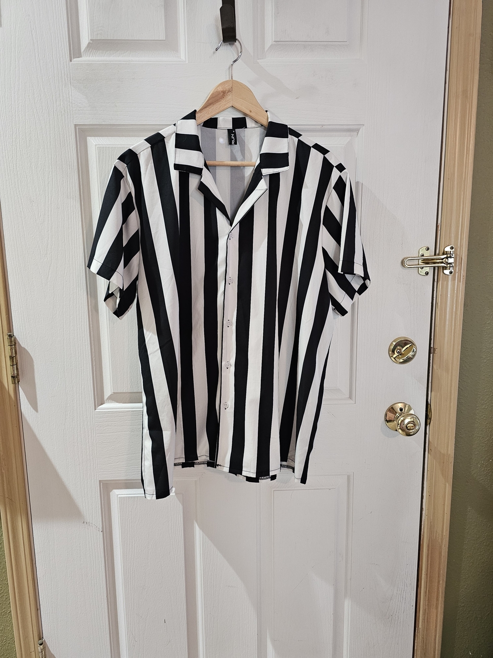 Black & White Vertical Stripe Short-Sleeve Button-Down Shirt